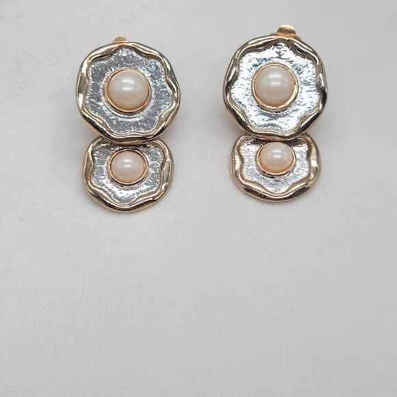 Vintage Unbranded Clip On Earrings - Picture 1 of 4